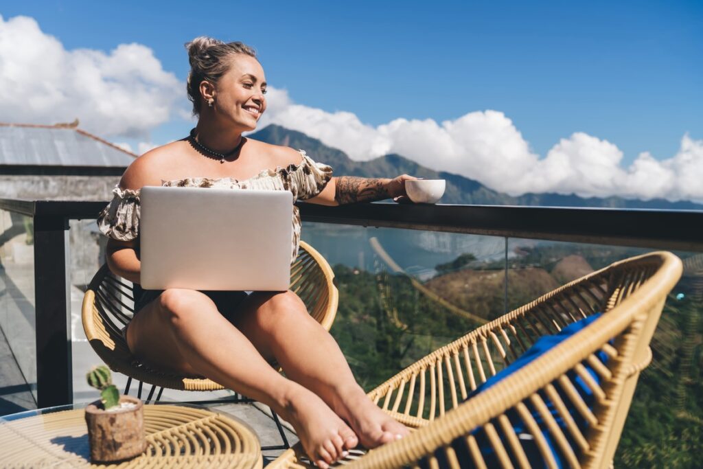 mountains-view-digital nomad