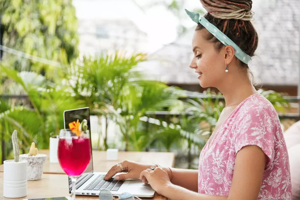 digital nomad working multilangual expat jobs